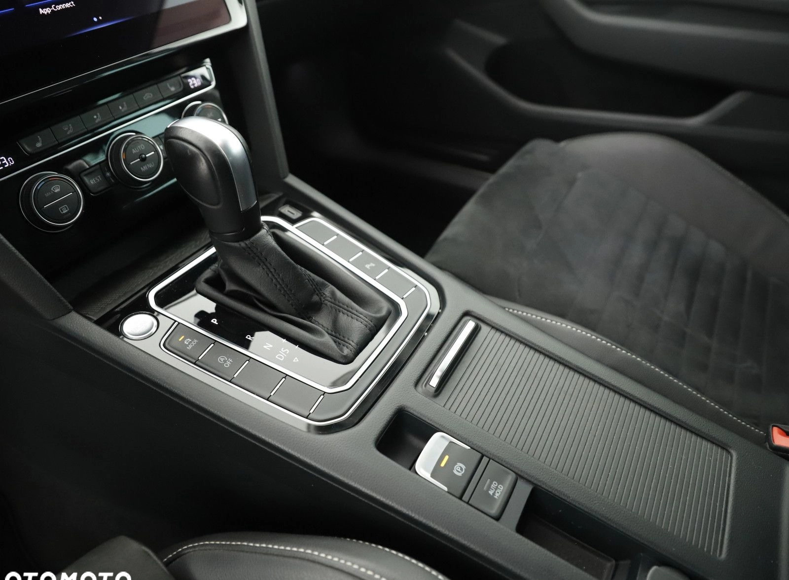 Volkswagen Passat cena 129940 przebieg: 83603, rok produkcji 2020 z Szczebrzeszyn małe 407